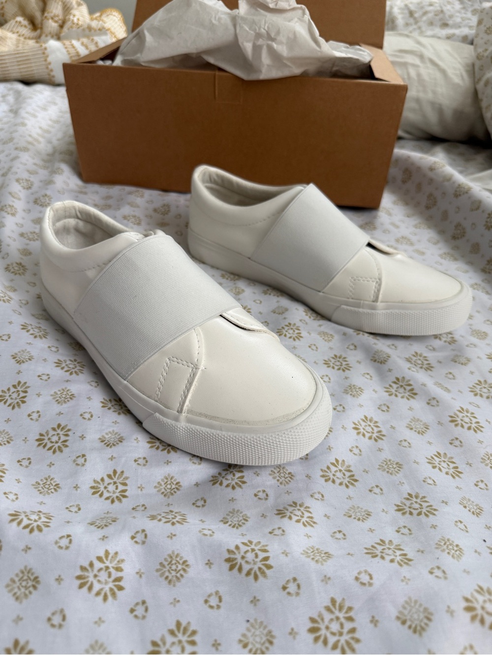 London Revel Women’s Slip-On Sneakers in White